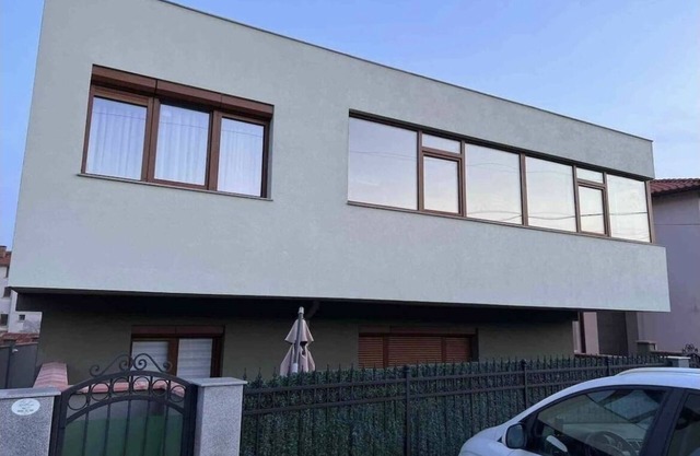 Luxurious House w/ Wi-Fi + Parking
