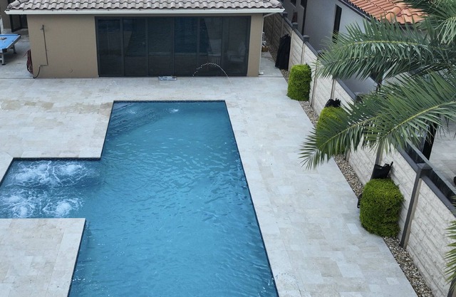 Luxurious House with Heated Pool, Pool Table BBQ
