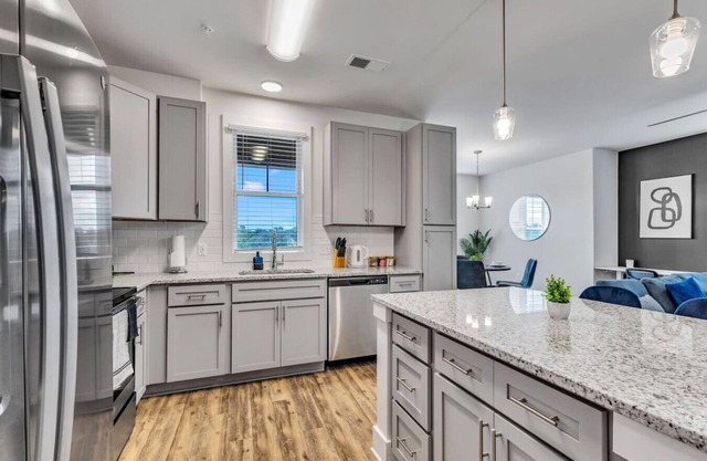 Luxurious King 2BR Suite—Mins to Downtown Durham!