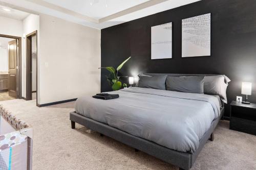 Luxurious King 3 Bedroom Suite in North Raleigh