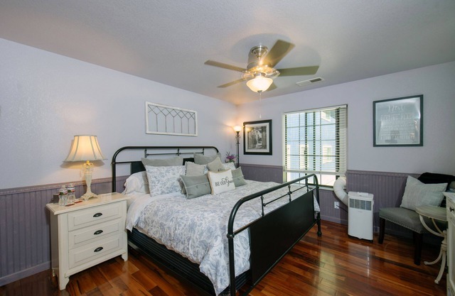 Drakeslanding Inn- Luxurious King Suite Crazy Loon 5 minutes to Shaver Lake