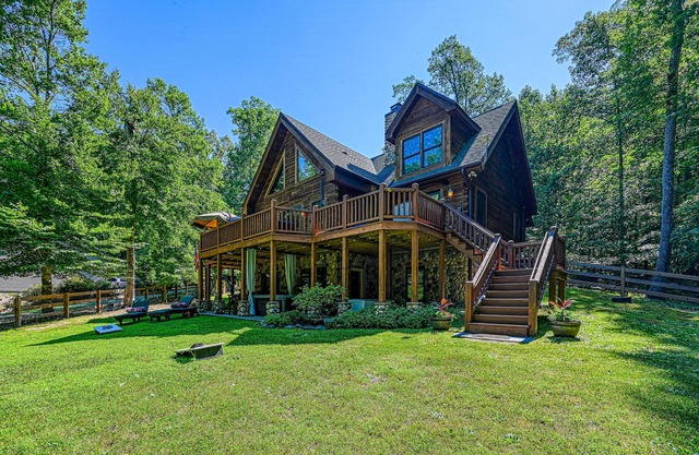 Luxurious lakefront cabin with hot tub, game room, & washer/dryer- dog friendly
