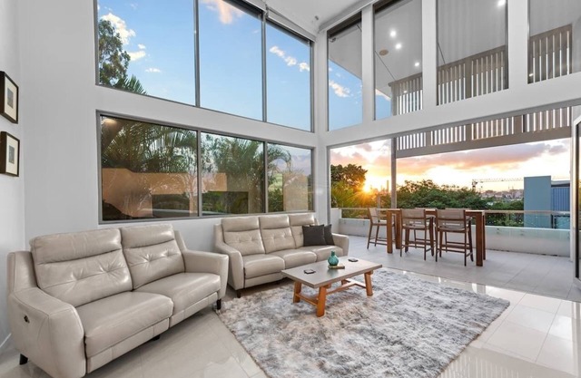 Luxurious Living! Luxury 3-Bedroom in Prime Location! with Pool in Balmoral