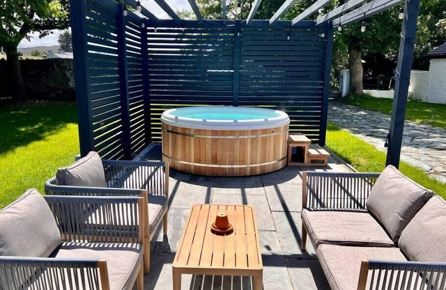 Luxurious Manor House with Sea Views 5 mins from Beach - Sleeps 10