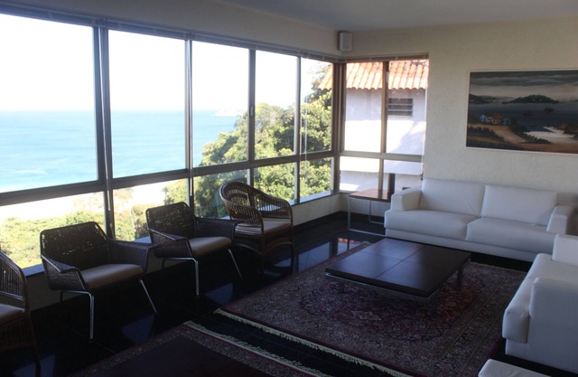 Manoir de luxe à Sao Conrado piscine, terrasse et vue sur la mer