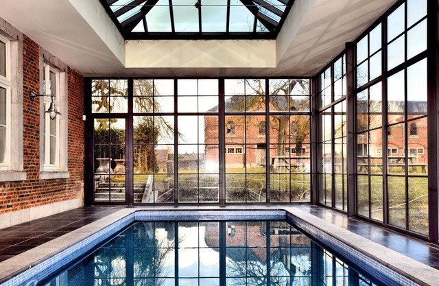 Luxueux hôtel particulier à Houyet avec sauna