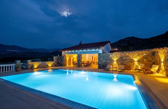 Villa de rêve luxueuse, piscine, avec accès privée vers la mer