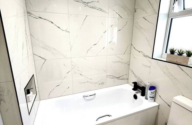 Luxurious Modern House With Garden Close To City Centre