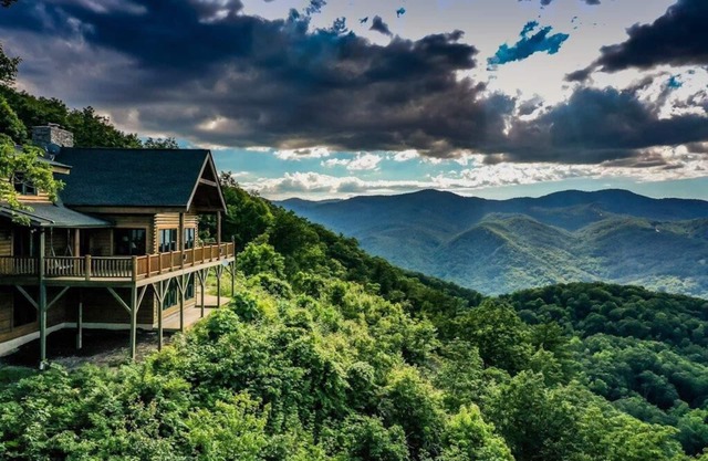 Chalet de montagne isolé avec des vues incroyables à longue portée
