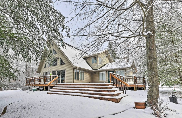 Luxurious Neillsville Retreat on Lake Arbutus