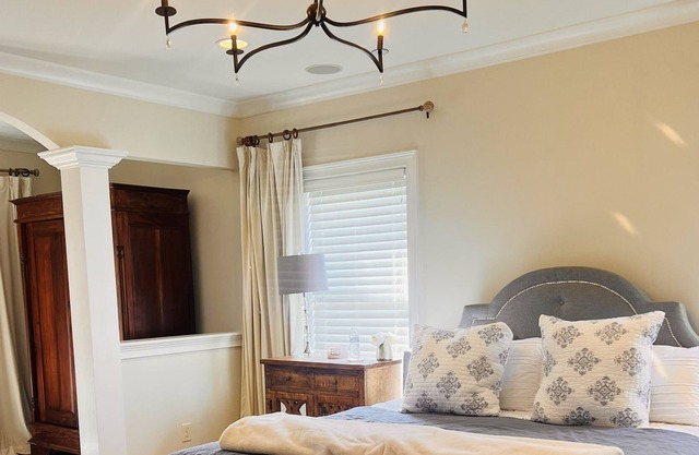 Luxurious Oasis 12 min to campus