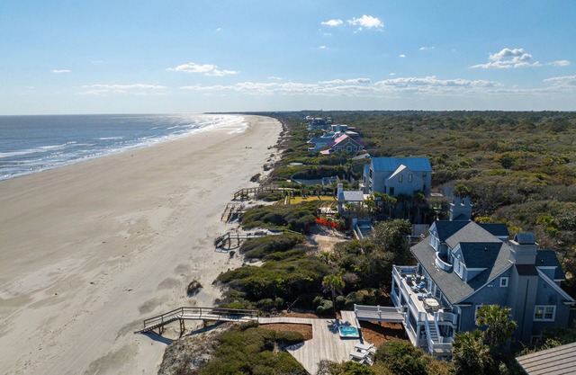 Luxurious Oceanfront Home, Private Beach Access, Hot Tub