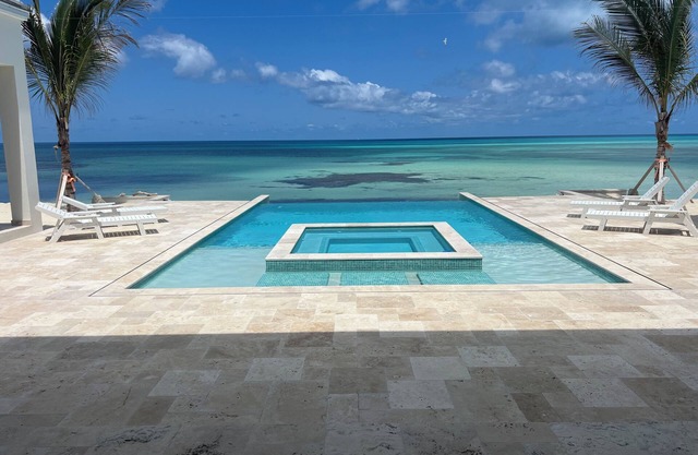 Luxurious Oceanfront 8 bedroom 12 bed Estate with private beach - Bimini Bahamas