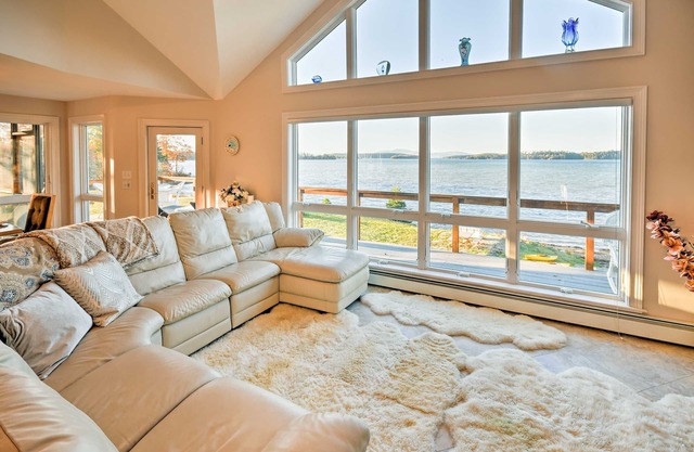Luxueux Oceanfront Flanders Bay Home w / Kayaks!