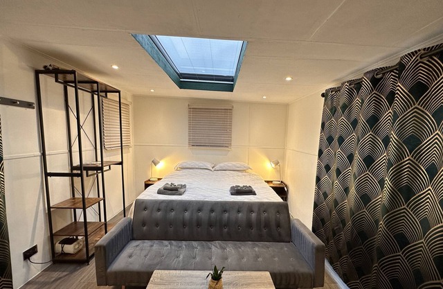 Luxurious Pavillion with Skylight, Patio, and Quadruple garden door