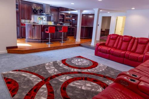 Luxurious Private Basement Suite in Ashton