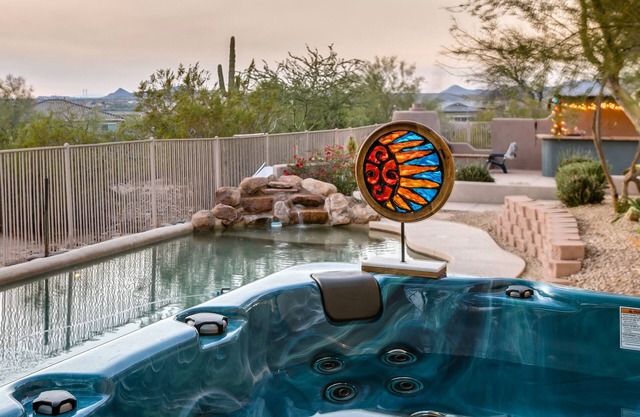 Luxueux et privé Oasis du désert Epic Backyard w / Sunset Views, bain à remous, piscine