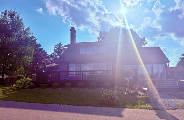 Luxury private Portage Lakes home lake access 3 bd Oasis Hottub pet friendly!