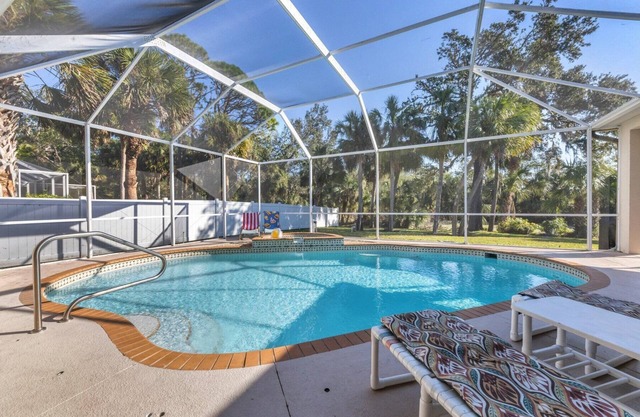 Peaceful retreat,new luxury villa pool near beautiful beach Lemon Bay