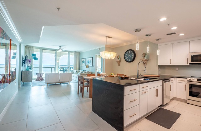 Faisons un marché!--Luxury Condo à Portofino avec une vue imprenable !!