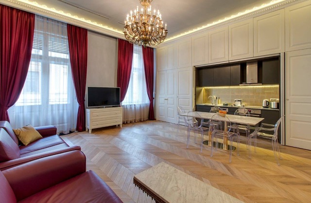 Count Zrinyi Basilica Luxurious Residence