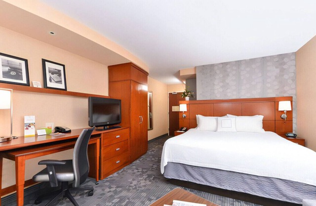 Luxurious Room for Business and Pleasure W/ Gym