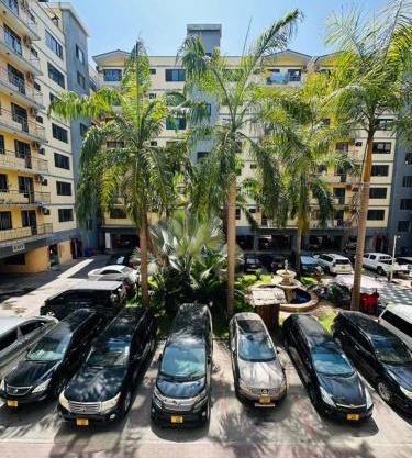 Luxurious RXR Apartment