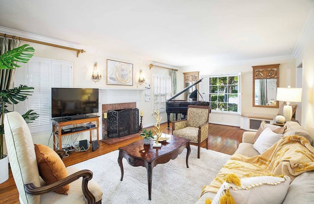 Luxurious San Marino Retreat - 4BR Home w/ Pool & Grand Piano #41181