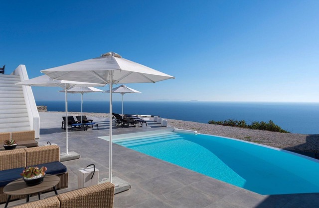 Luxurious Santorini Escape | Villa Imerovigli | Private Infinity Pool | Breathtaking Aegean Views