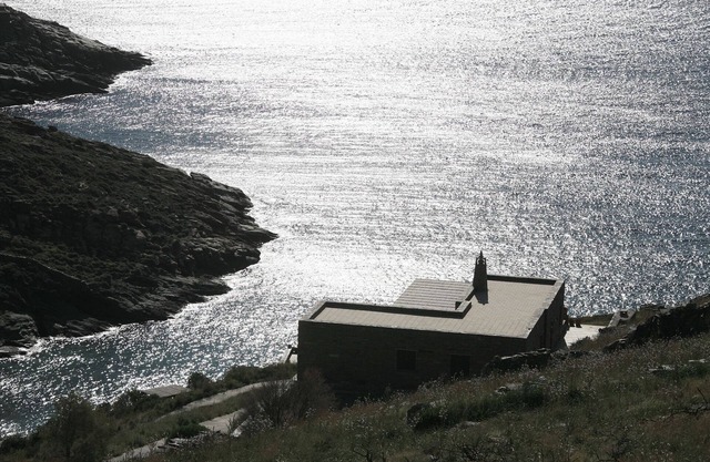 Luxueuse villa en bord de mer, 10-12 personnes, plage isolée, vue sur la mer, intimité ultime