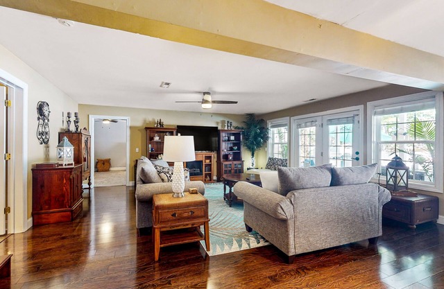 Luxurious single-level retreat with private pool, oasis yard, washer/dryer, & AC