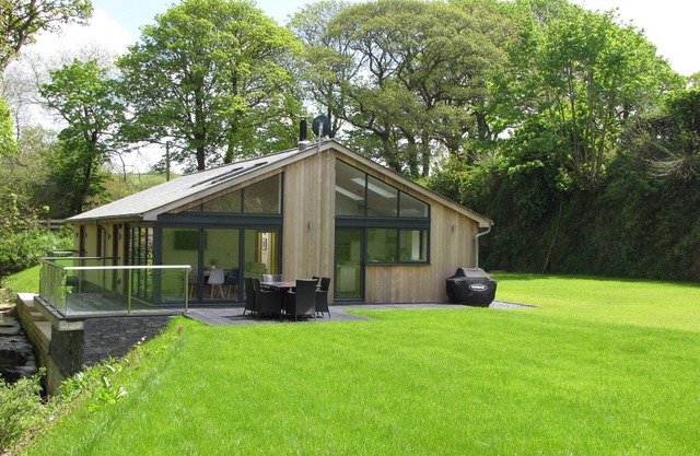 HABITATION DE LUXE NOUVELLEMENT CONVERTIE DANS UN ENVIRONNEMENT RURAL CALME