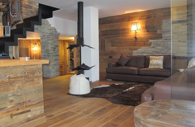 Luxueux appartement de ski in / out récemment rénové (12 personnes)