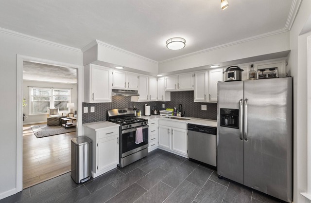Luxurious Stay at Modern Beach Vacation Home - Near Beaches and Bases
