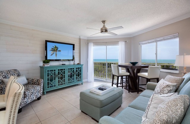 Suite luxueuse avec vue imprenable sur l'océan + piscine Beach & Cabana Bar WIFI