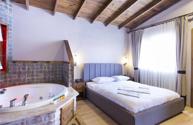 Luxurious Suits Surrounded by Nature with Jacuzzi & Shared Pool in Bursa