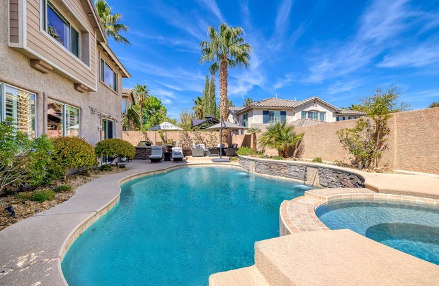 Luxurious Summerlin S. 6BR/4BA Chef Kitchen, Saltwater Pool/Jacuzzi, w/ Cleaner