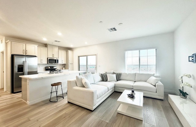 Luxurious Summerlin Townhome,BEDROOM downstairs/Loft UP with STRIP&CITY VIEWS!!!