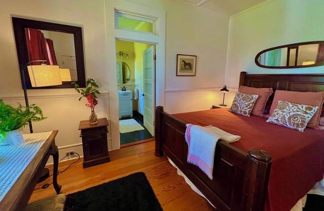 Eco-Boutique B&B : Luxurious Lava Den @ Aloha Boutique Hotel
