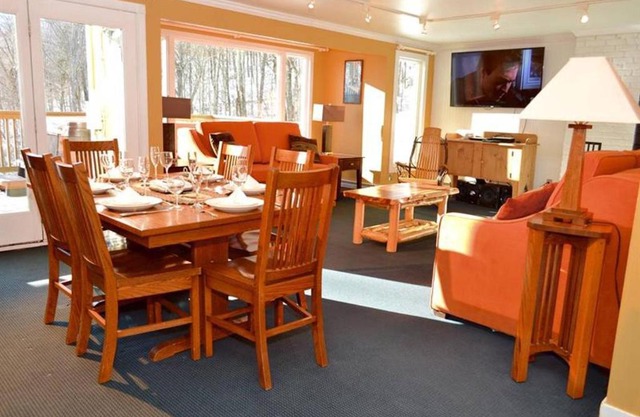 Luxurious Trailside Village One Bedroom Condo #1