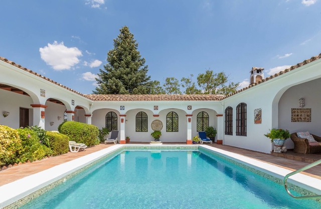 Luxueuse villa "Finca La Cabra Ronda" avec jardin et piscine privés, climatisation et Wi-Fi