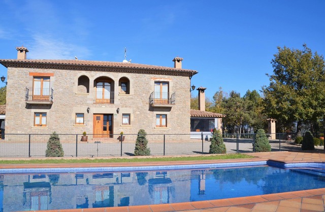 Luxueuse villa de haut standing avec chambre pour 20 personnes. Grand jardin et piscine