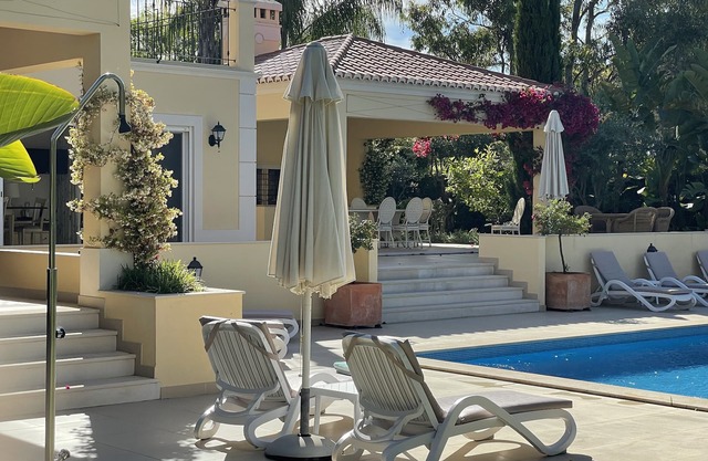 Grande villa de luxe avec de superbes jardins au coeur de Vale Do Lobo Resort