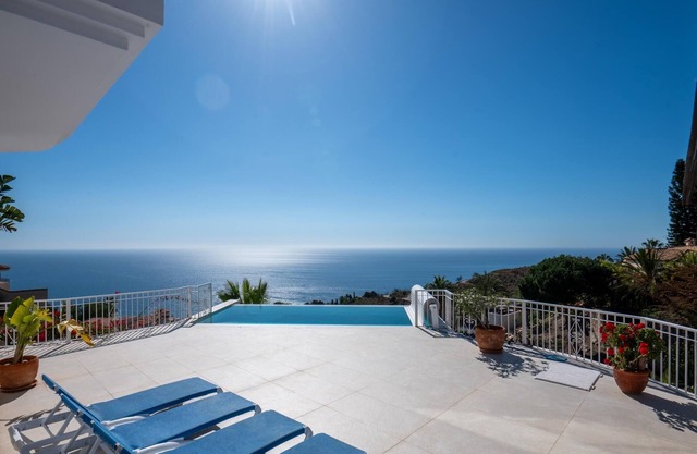 Villa de luxe avec jacuzzi.