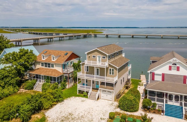 Luxurious Waterfront on Marsh Island!