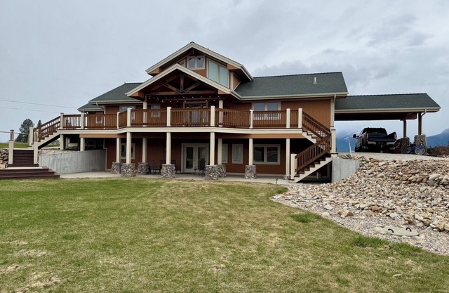 Luxurious Walkout Basement, 2 Suites, Kitchen & Scenic Views in Stevensville MT