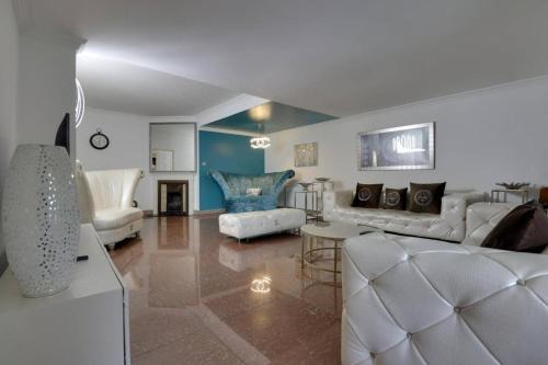 Luxurious West London Retreat With Hot Tubs Easy Access to Central London