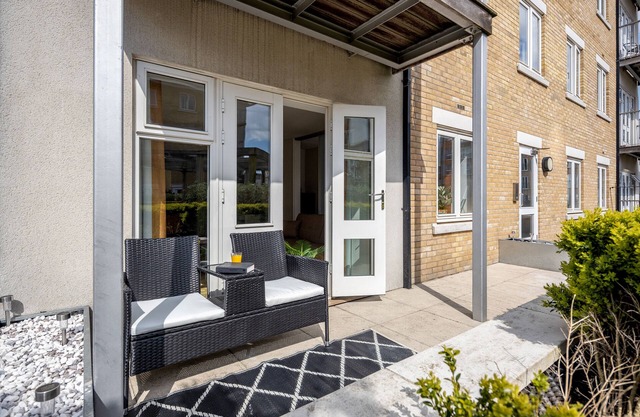 Luxury 1 Bed Flat close to Heathrow and M4.