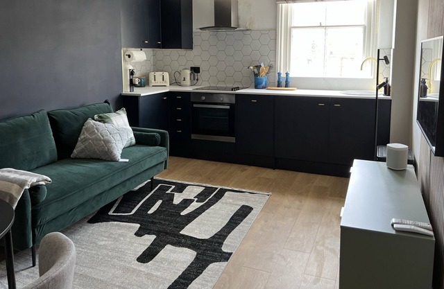 Luxury 1 Bed Flat in Hove close to the sea- Soho House Style