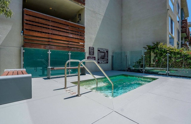 Luxury 1 bedroom apartment in the heart of Playa Vista!